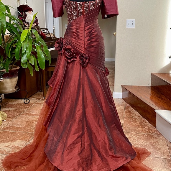 Rust brown Filipiniana gown - Size 6 - Picture 2 of 6